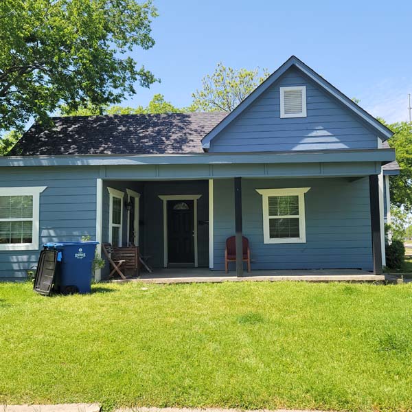 801 NW Main St. Ennis, TX